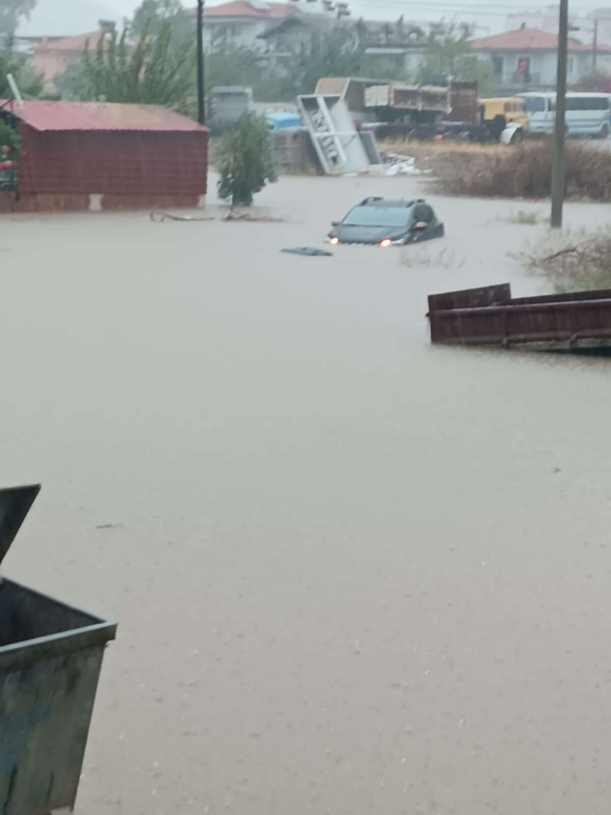 Muğla’da Sağanak ve Fırtına Hayatı Felç Etti 4